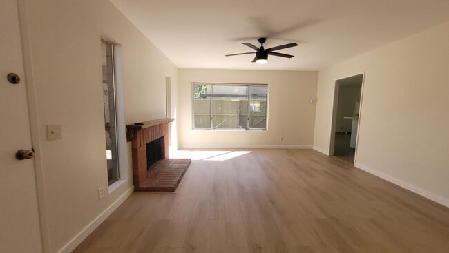 Building Photo - Convienently Located In Mira Masa