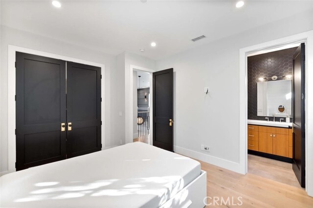 Building Photo - 15042 Hartsook St