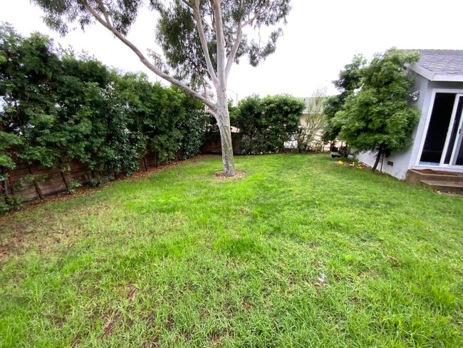 Building Photo - Spacious 3BD Home with Large Backyard, Quartz Counters & 2-Car Garage