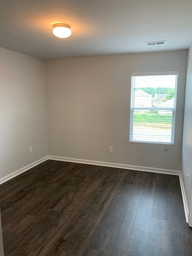 Building Photo - *Pre-leasing* Three Bedroom | Two and a Ha...