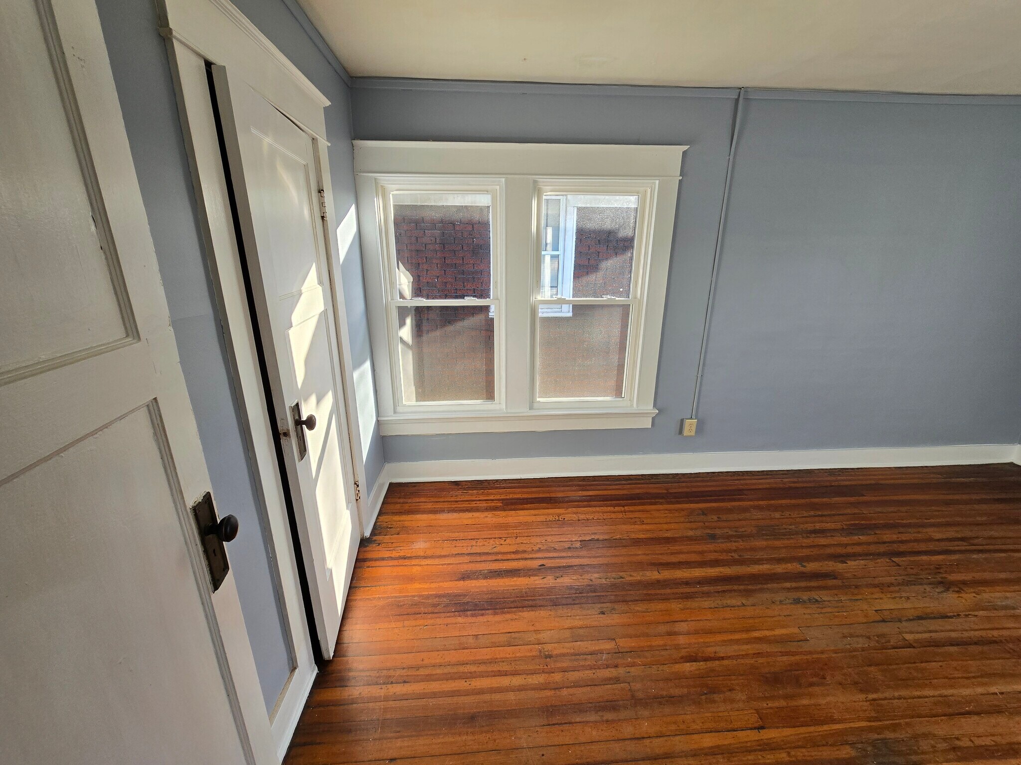 Building Photo - 526 Richmond Ave