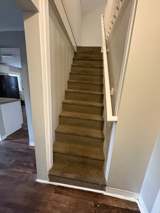 Building Photo - 633 Main St