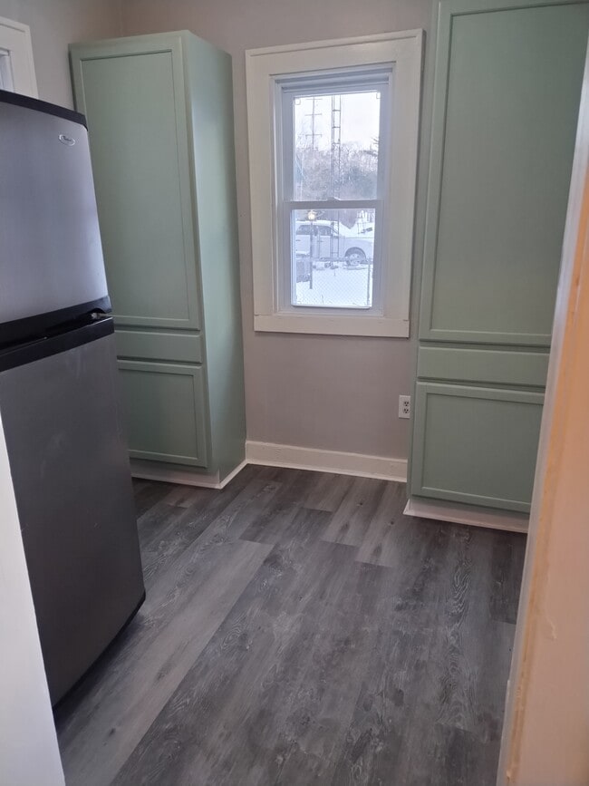 Building Photo - 145 E Addison St