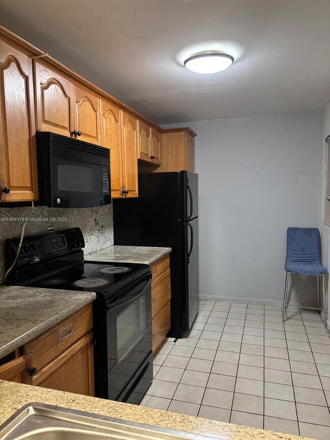 Primary Photo - 871 NE 207th Ln