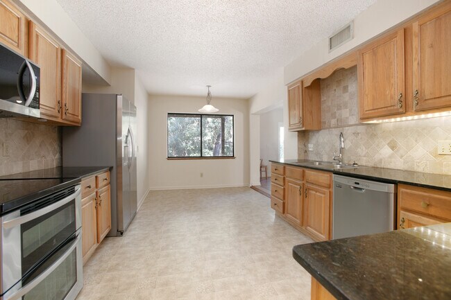 Building Photo - 5735 Fox Hollow Rd