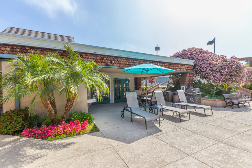 Outdoor grilling area - 8840 Villa La Jolla Dr