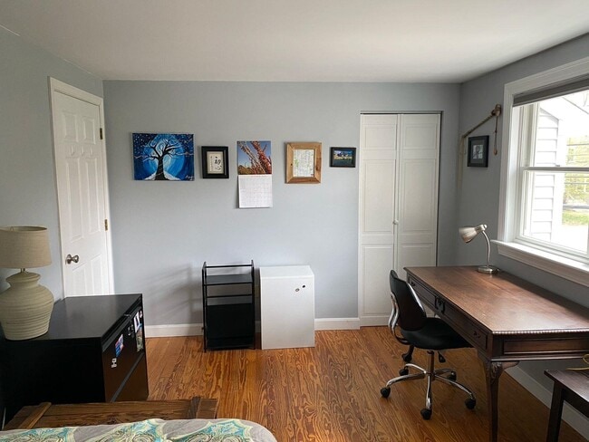 Building Photo - 777 Middle Rd