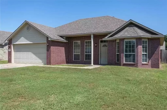 Primary Photo - 2624 Red Oak Dr