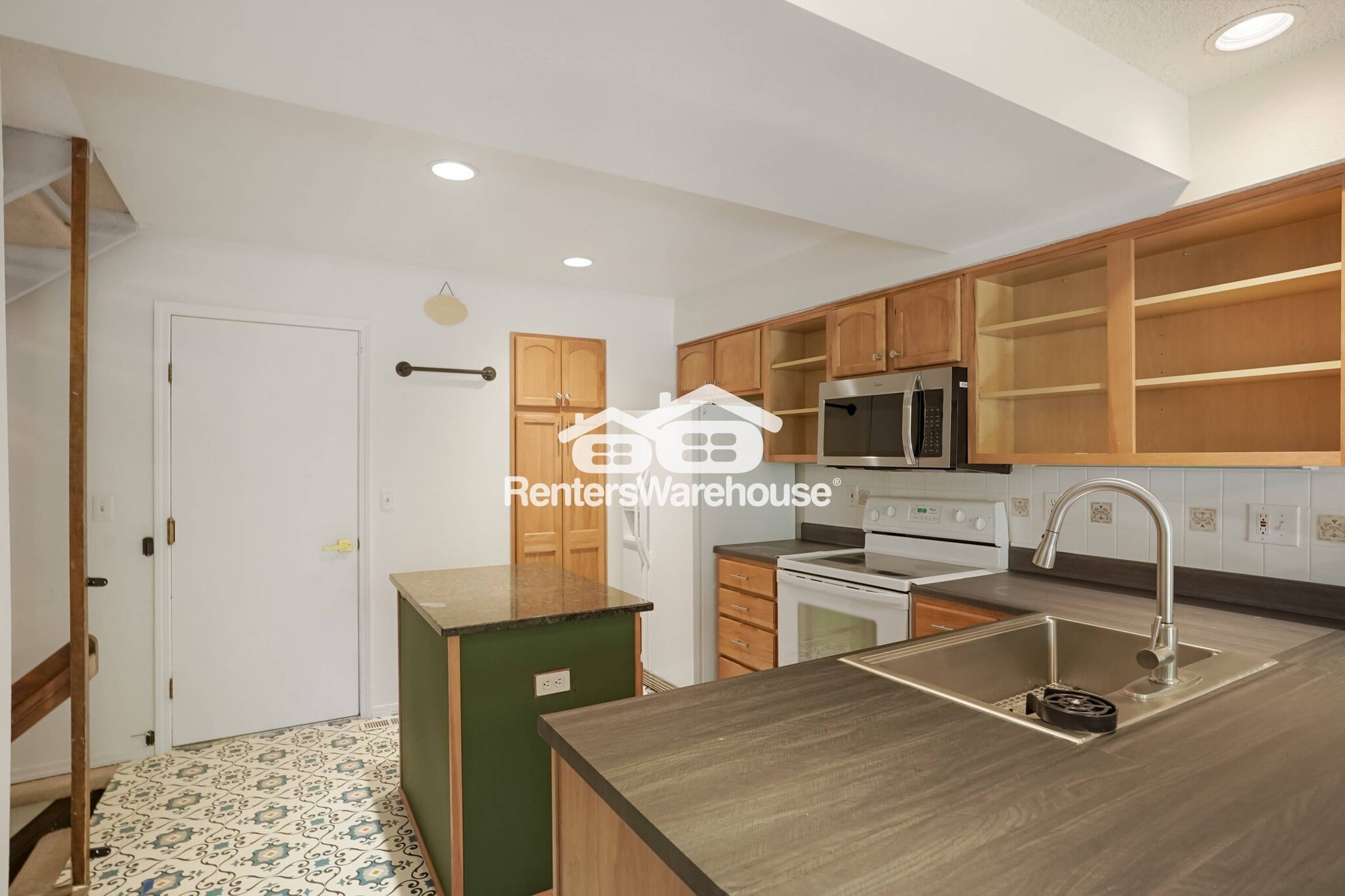Building Photo - 1173 S Sable Blvd