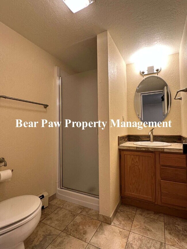 Building Photo - Spacious 4-Bed, 4.5-Bath Retreat in with B...