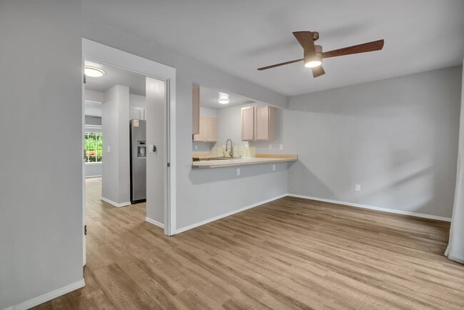 Building Photo - Peaceful Corner Townhome in the Heart of Sumner