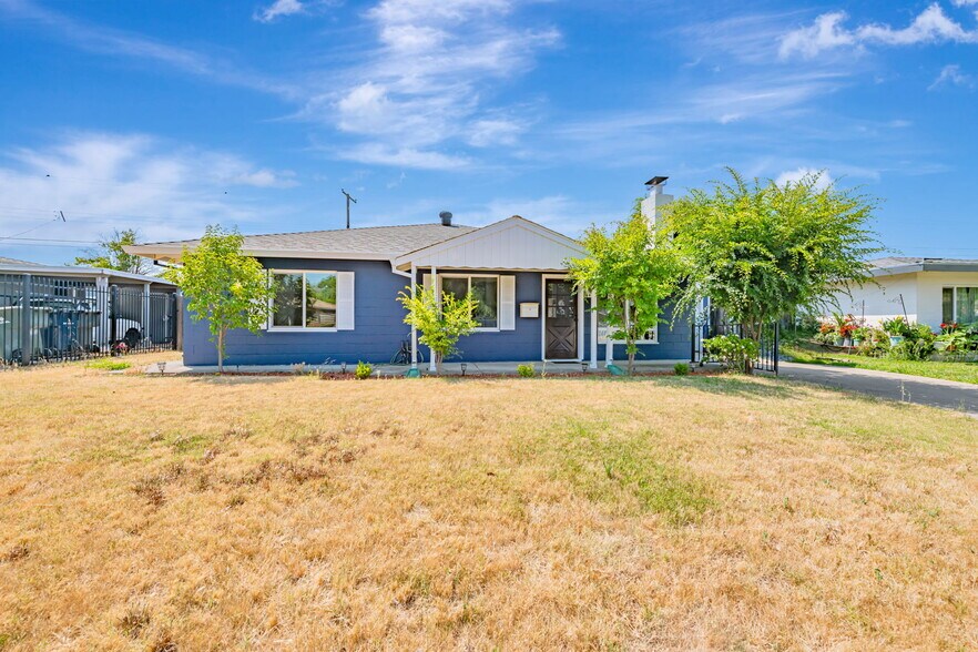 Building Photo - 5400 Valletta Way