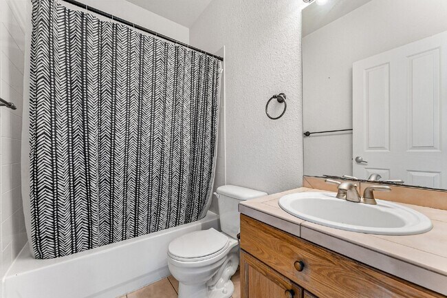 Building Photo - 4-Bed Arvada Home w/ Bedroom & Full Bathro...