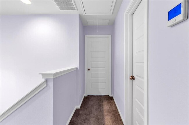 Building Photo - 440 Star Thistle St