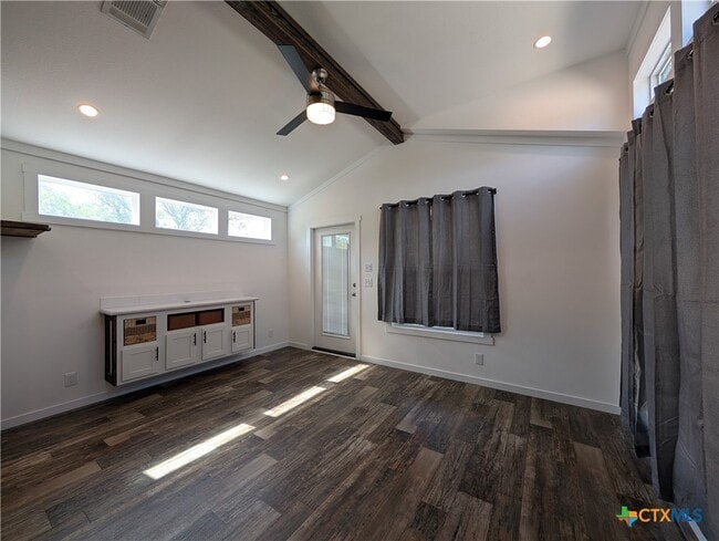 Building Photo - 120 Water Hole Ln