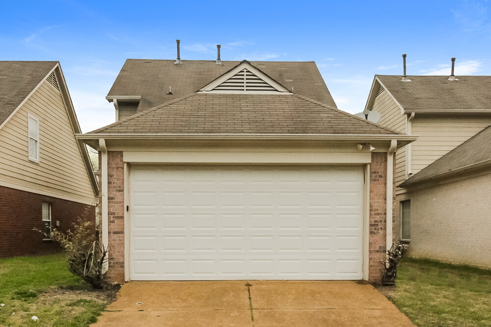 Building Photo - 10093 Woodland Hills Dr