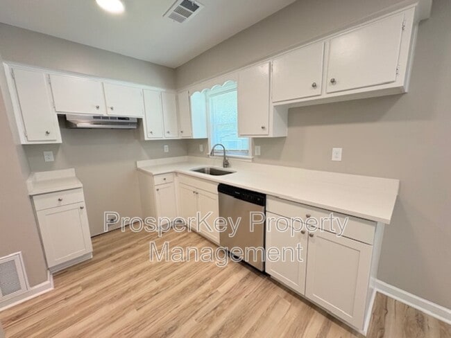 Building Photo - 5613 Pollman St