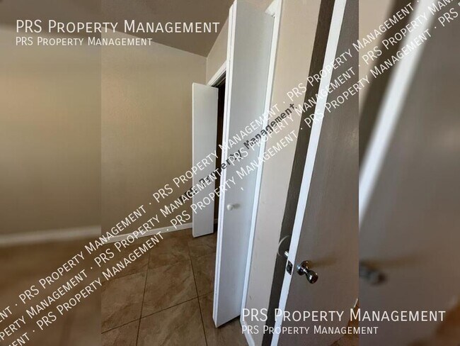 Building Photo - 157 W Inglewood St