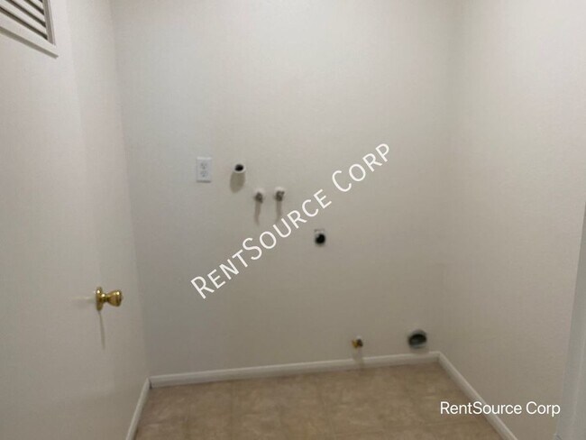 Building Photo - 34675 Pso Del Valle