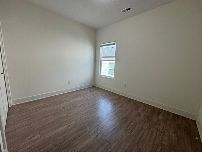 Building Photo - 1747/49 Hickory