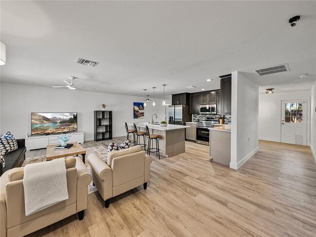 Building Photo - 7125 Shore Dr S