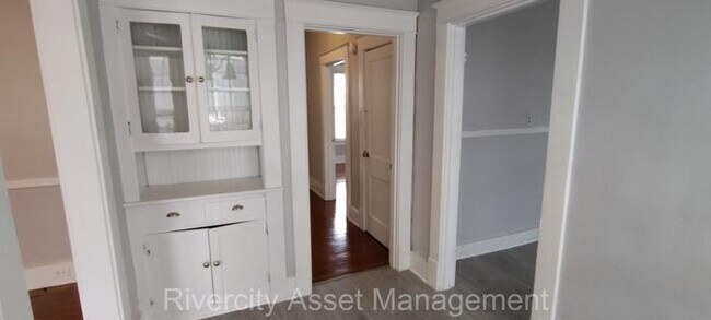 Building Photo - Charming Bungalow Near Downtown – Pet Frie...