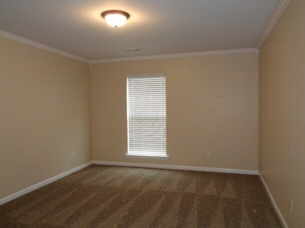 Building Photo - 319 Forest Bend Dr