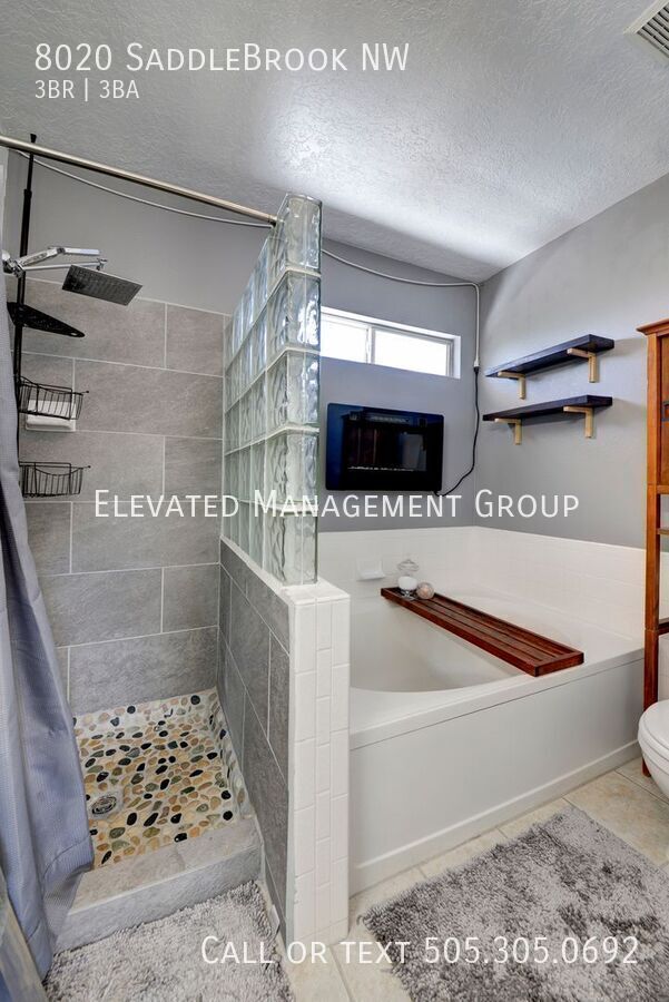 Building Photo - 8020 Saddlebrook Ave NW