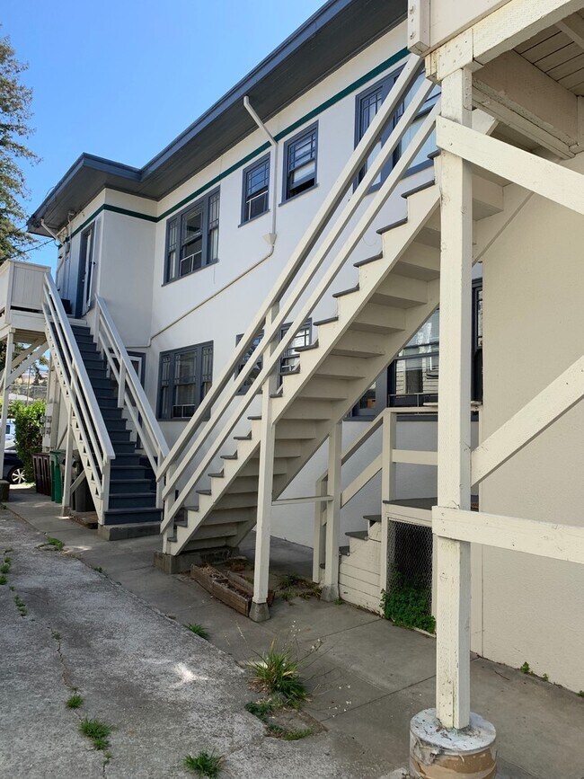 Building Photo - 55 Echo Ave