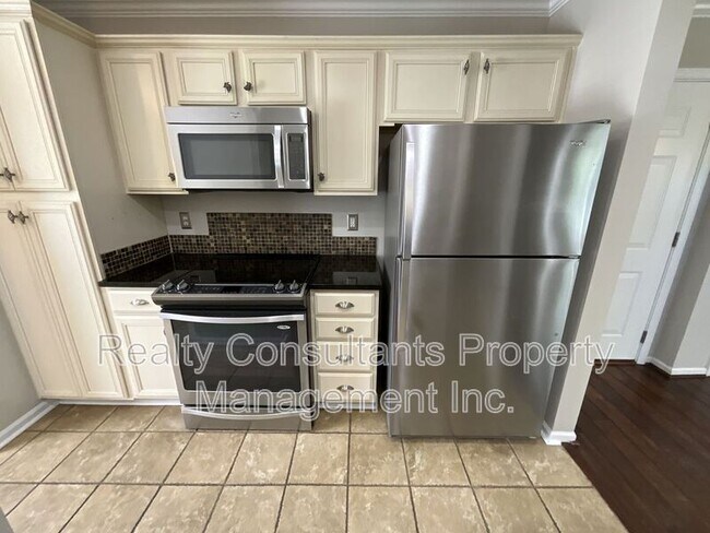 Building Photo - 300 Mourning Dove Terrace