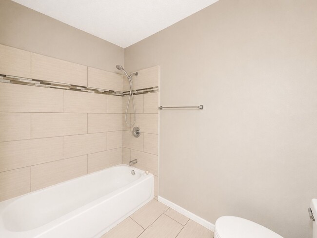 Building Photo - 509 S Beverly St