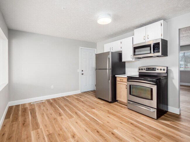 Building Photo - 740 Kienle Ave