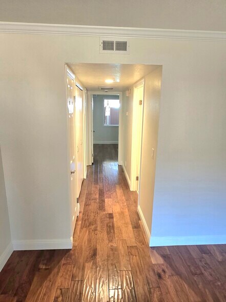 Building Photo - 624 Thoreau Ln