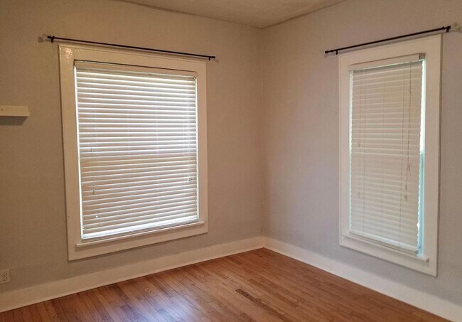 Building Photo - Available Now!!  2 bed 1 bath Near Downtown OKC