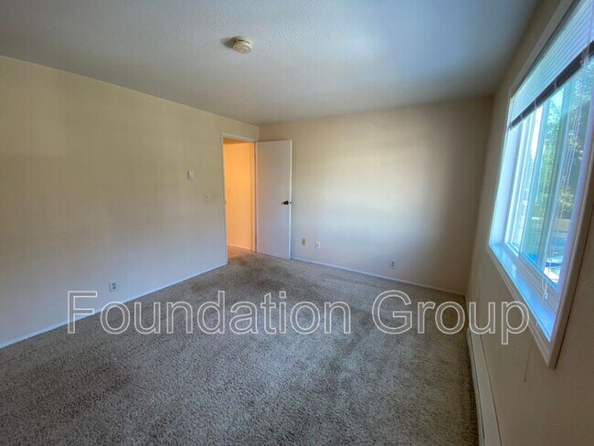 Building Photo - 938 N 100th St