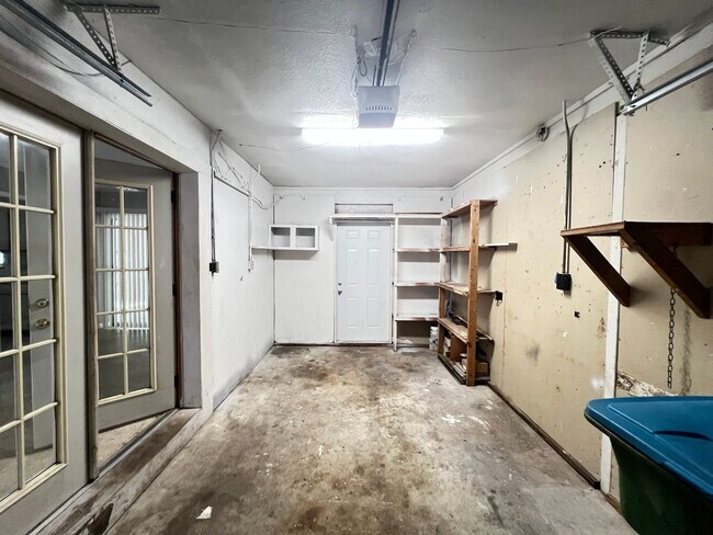 Building Photo - Charming Deltona Lakes Home!