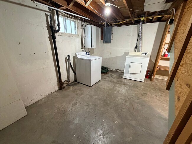 Building Photo - Italian Estates Property Management