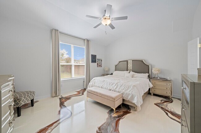 Building Photo - 24239 Golden Fallow Dr