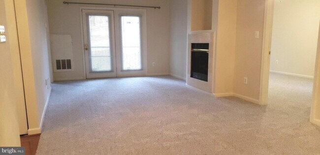 Building Photo - 6501 Grange Ln