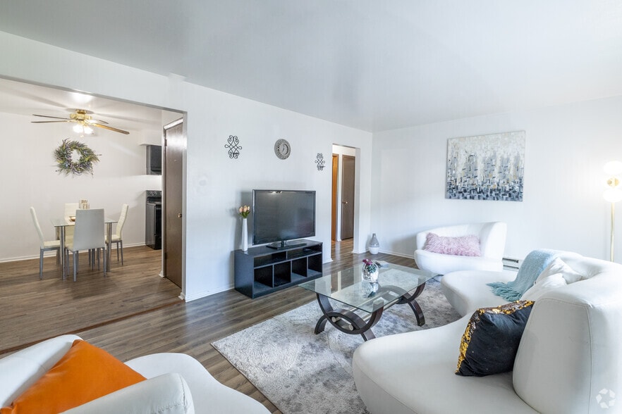 2 BR, 1 BA - 726 SF - **CREEKVIEW PROPERTIES** OPEN HOUSE 3/7 1-3pm