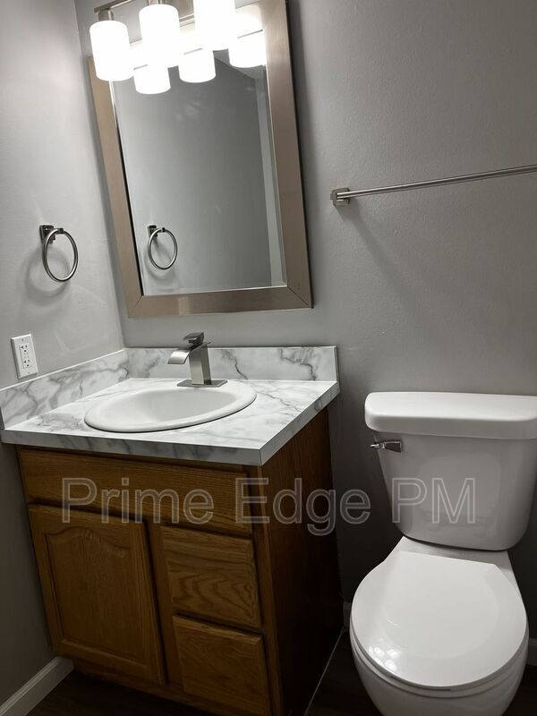 Building Photo - 6235 Holdrege-B6