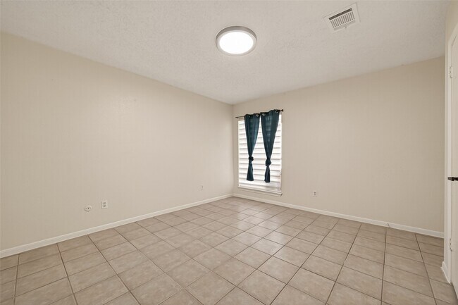 Building Photo - 11535 Bellspring Dr