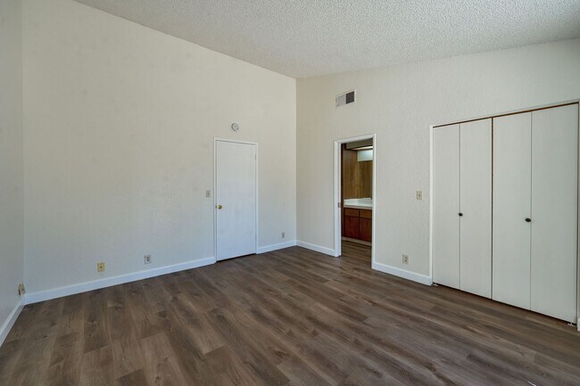 Building Photo - 3 Bedroom Home with Fireplace and LVP Flooring & 2-Car Garage!
