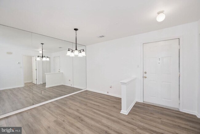 Building Photo - 1025 Gardenview Loop