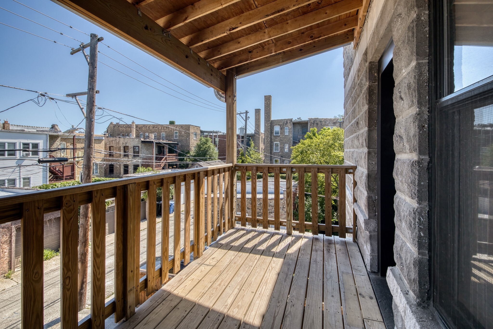 Building Photo - 1472 W Summerdale Ave