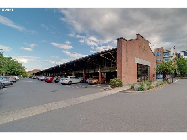 Building Photo - 1010 NW Naito Pkwy