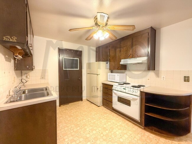 Building Photo - Indiana Ave/Ella Rd Duplex