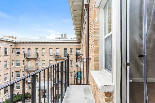 Building Photo - 1401 Columbia Rd NW