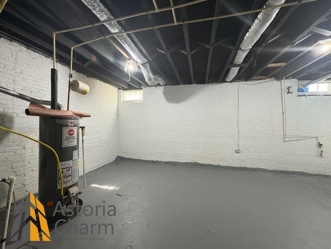 Building Photo - 3-Bedroom Home with Fireplace, Fenced Yard...