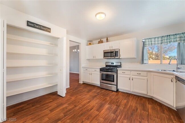 Building Photo - 8401 Cinnamon Hill Ave